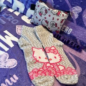 Hello Kitty Gray and Pink Chenille Quarter-Crew Socks with Pouch
